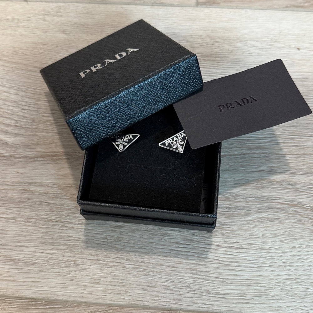 Prada - Picture 3 of 7